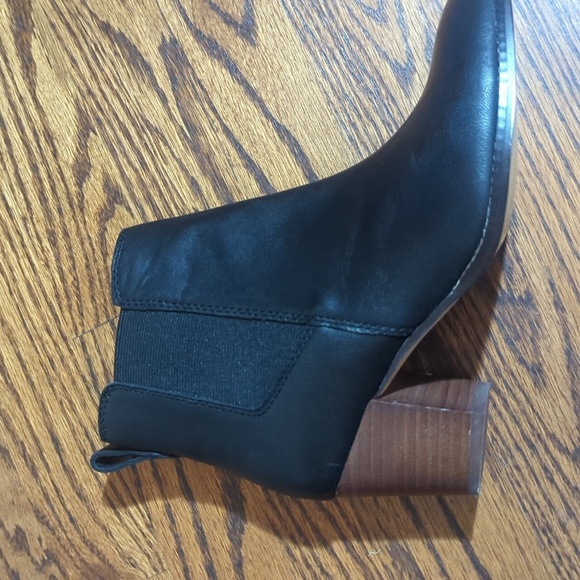 J. Crew Rory Chelsea Black Minimalist Heeled EUC Ankle Boots Sz 6 - Picture 3 of 8